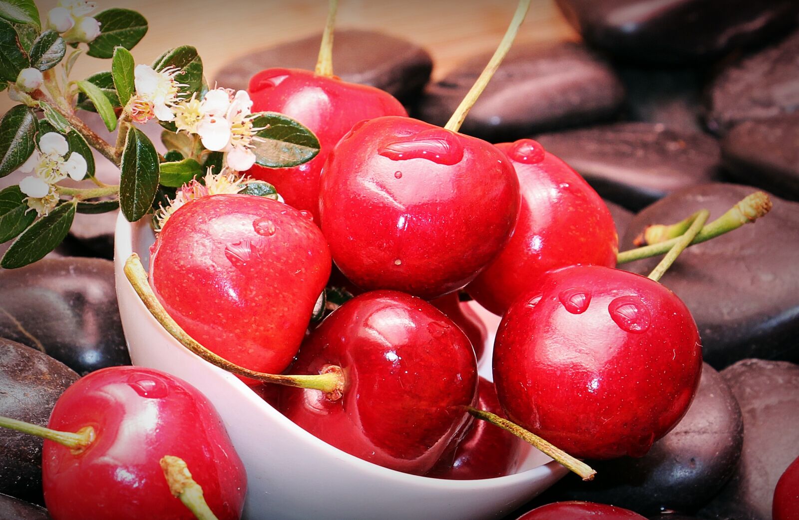 Canon EOS 550D (EOS Rebel T2i / EOS Kiss X4) sample photo. Cherries, fruits, fruit photography