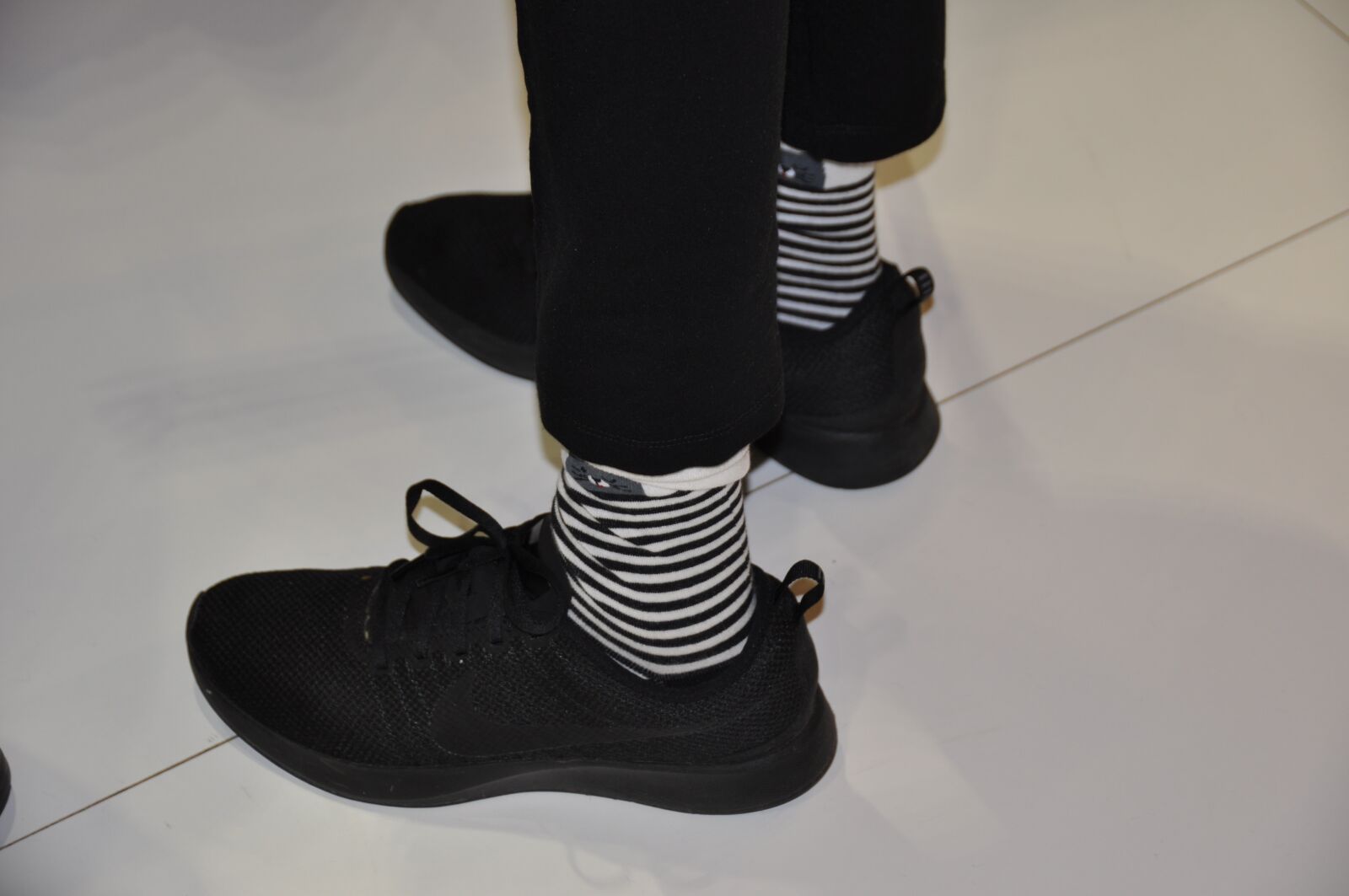 Nikon D90 sample photo. Original, lady, feet photography