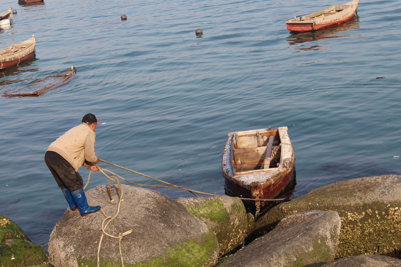 Canon EOS 1300D (EOS Rebel T6 / EOS Kiss X80) sample photo. The sea, fishing boats photography