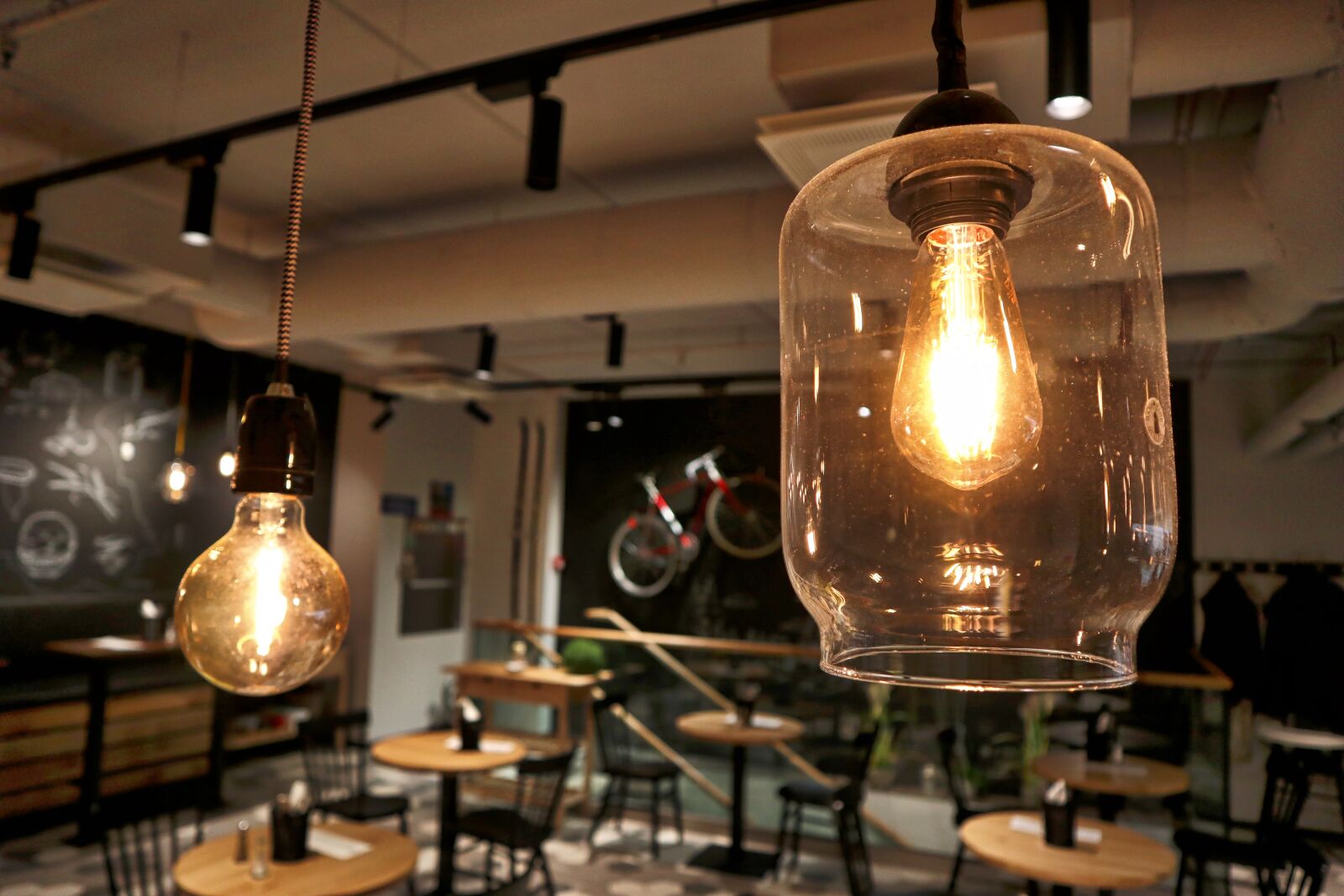 Canon EOS M100 sample photo. Café, restaurant, design photography