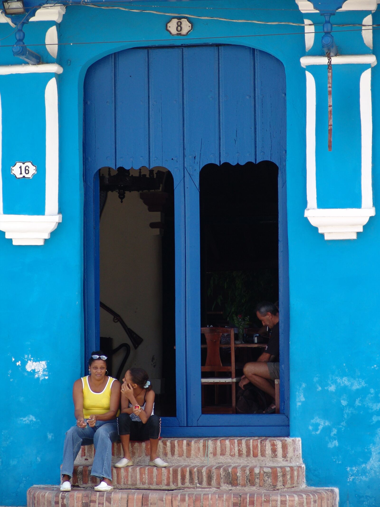Sony DSC-F828 sample photo. Cuba, old house, blue photography