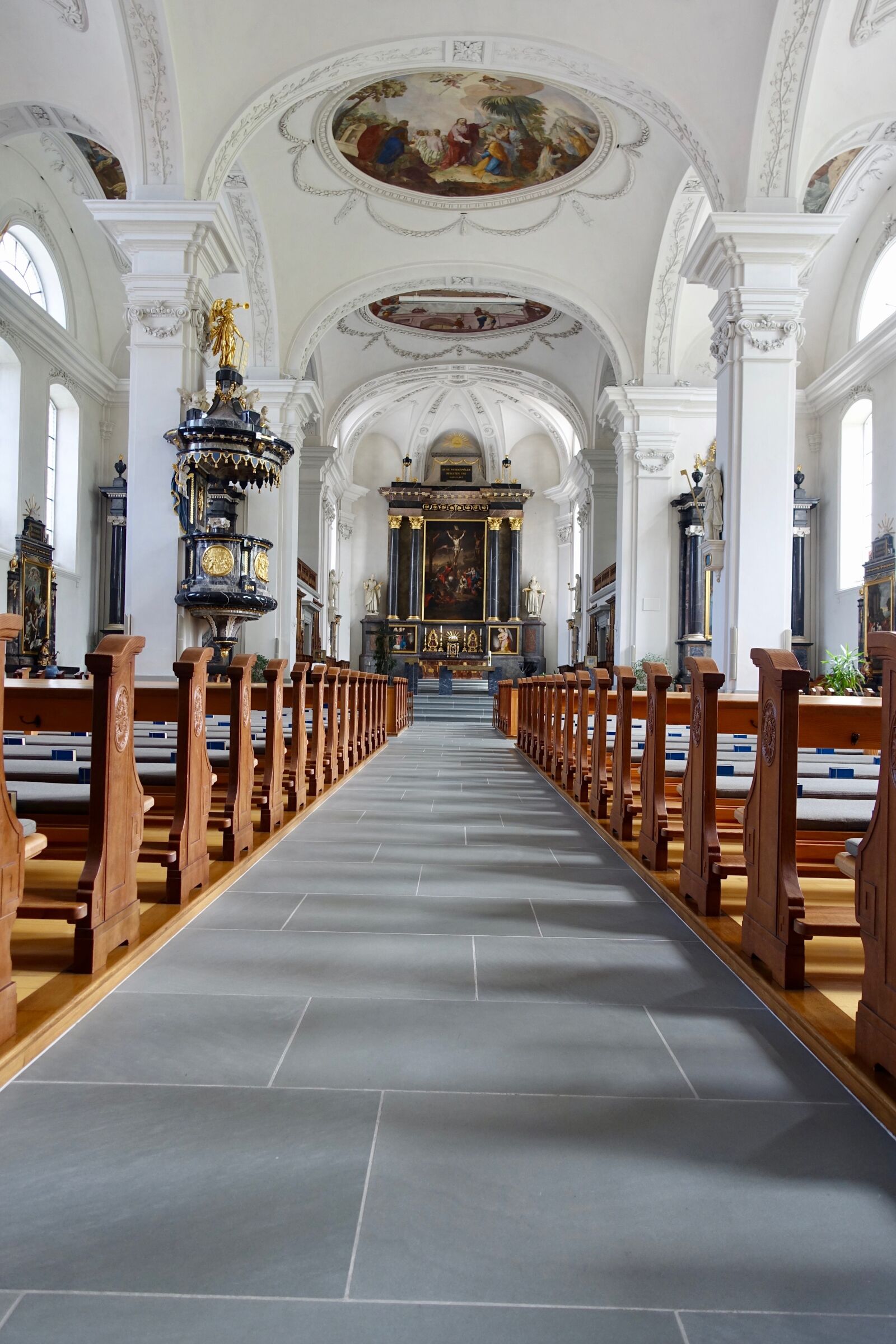 Sony Cyber-shot DSC-RX100 III sample photo. Church, seating, cathedral photography