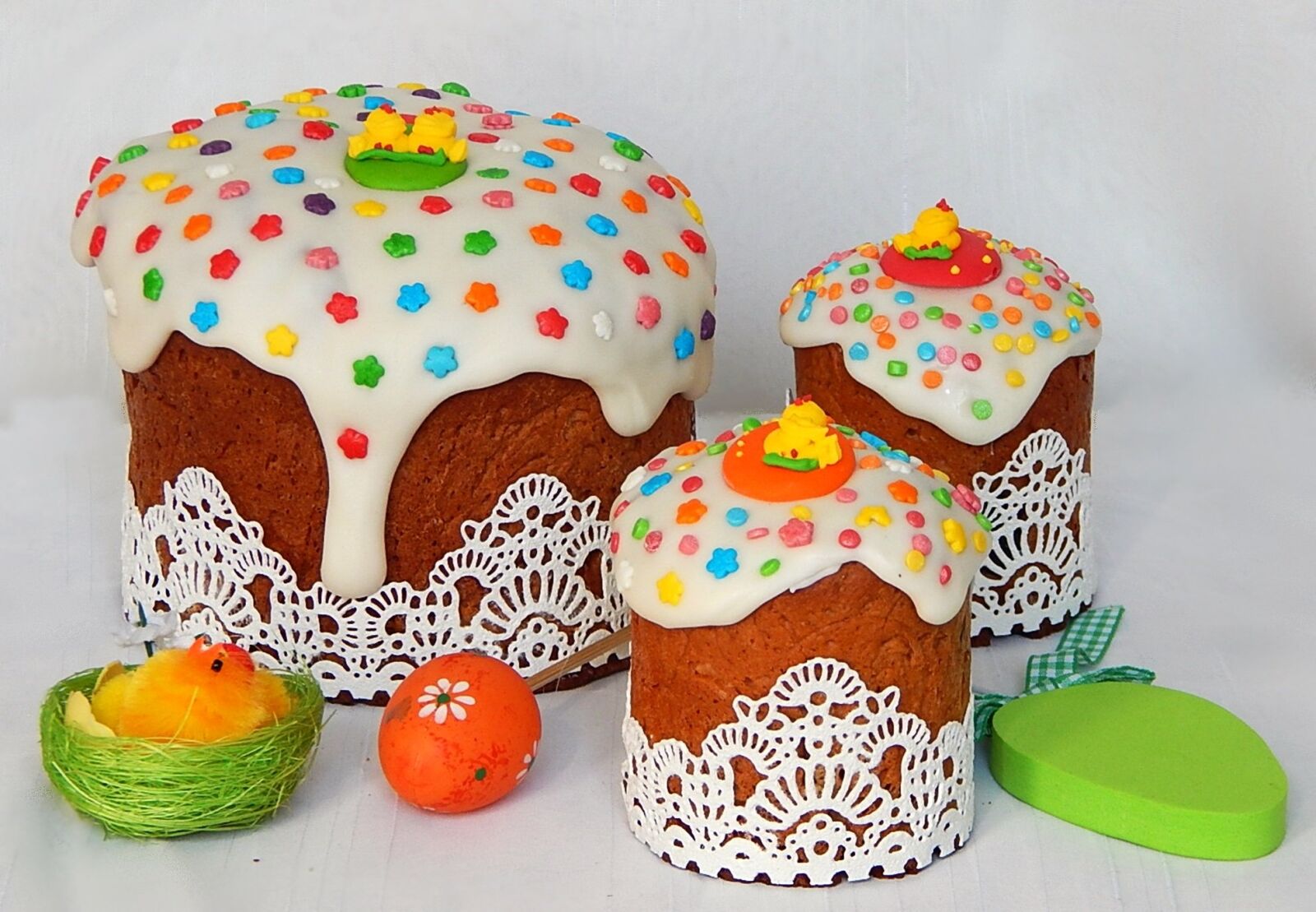 Nikon Coolpix L820 sample photo. Easter cake, easter baking photography