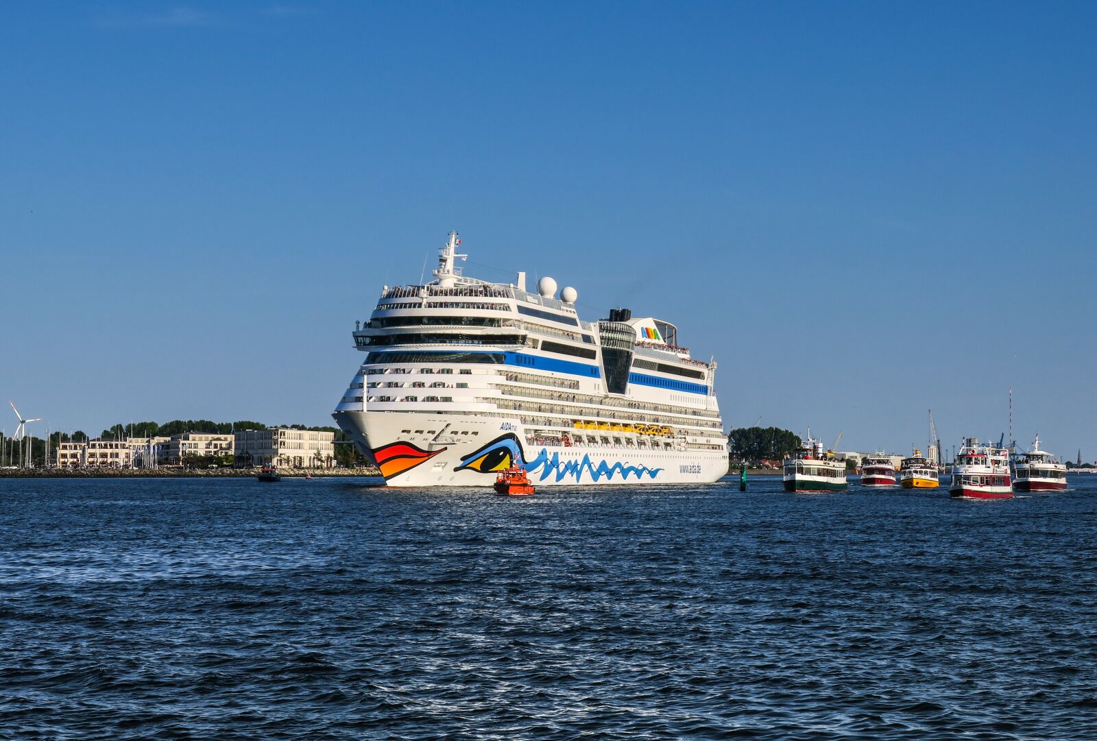 Canon PowerShot G3 X sample photo. Ship, cruises, cruise ship photography