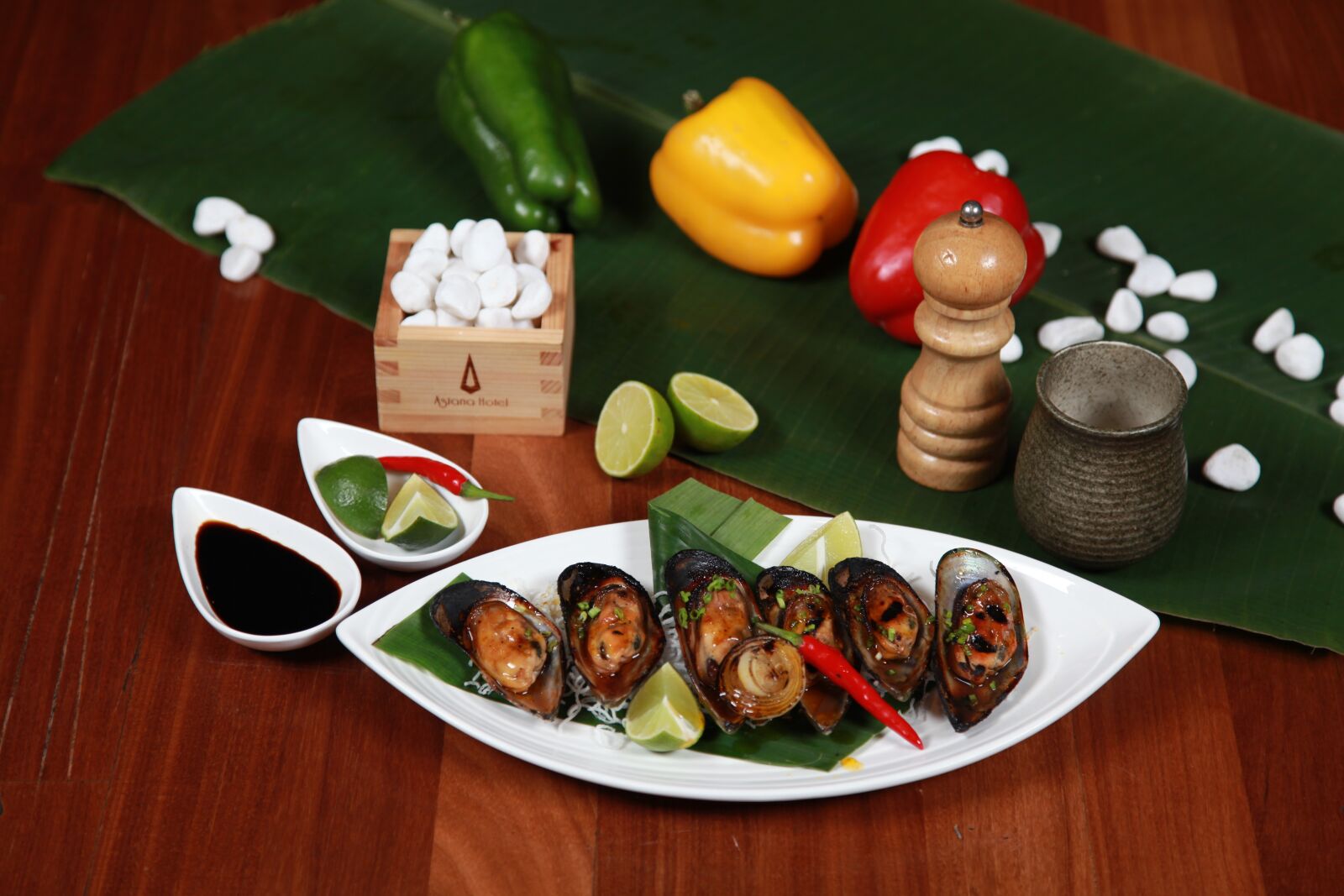 Canon EOS 5D Mark II sample photo. Grilled mussels, seafood, restaurant photography