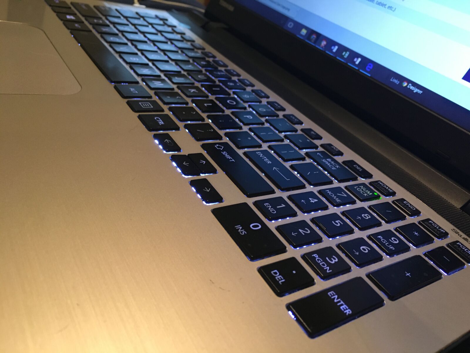 Apple iPhone 6s sample photo. Computer, computer, keyboard, laptop photography