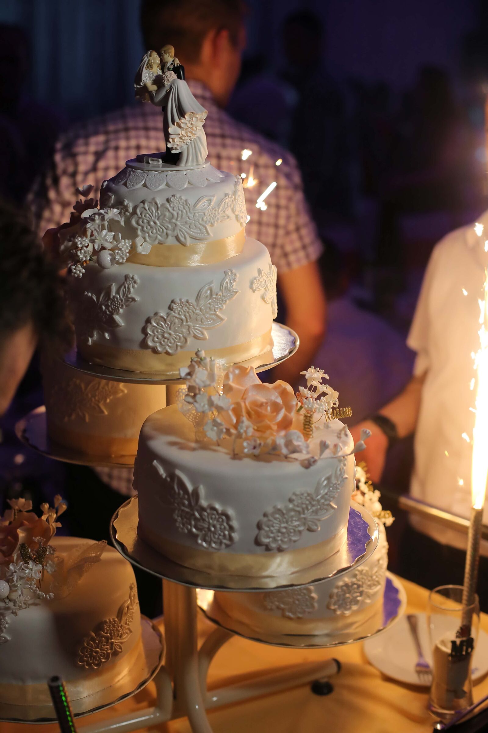 Canon EF 50mm F1.4 USM sample photo. Wedding cake, spark, celebration photography