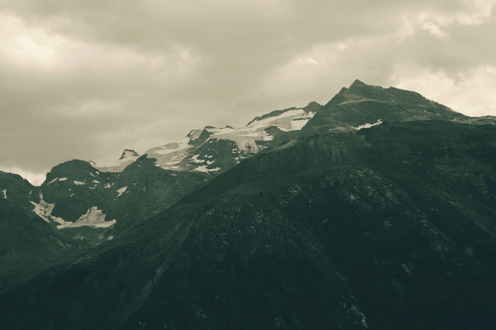 Canon EOS 77D (EOS 9000D / EOS 770D) sample photo. Mountains, france, landscape photography