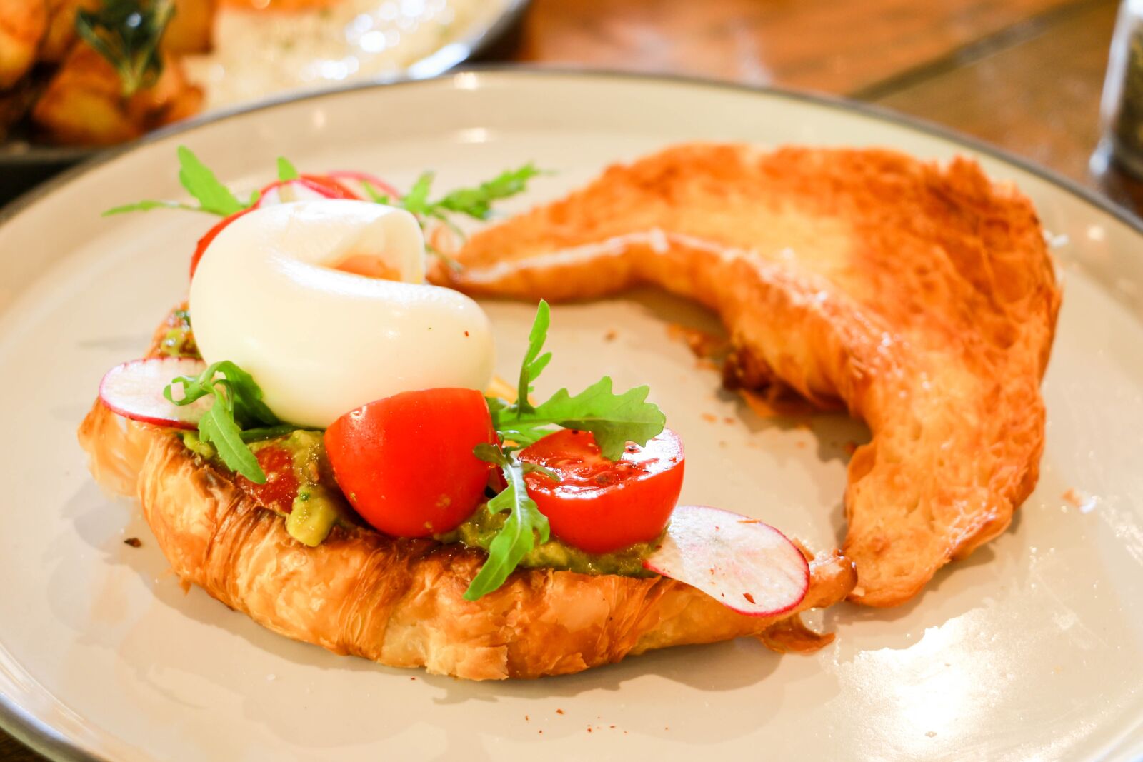 Canon EOS 70D sample photo. Breakfast, meal, croissant photography