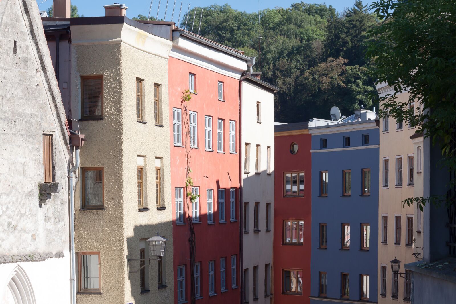 Canon EOS 50D sample photo. Houses, facades, colorful photography