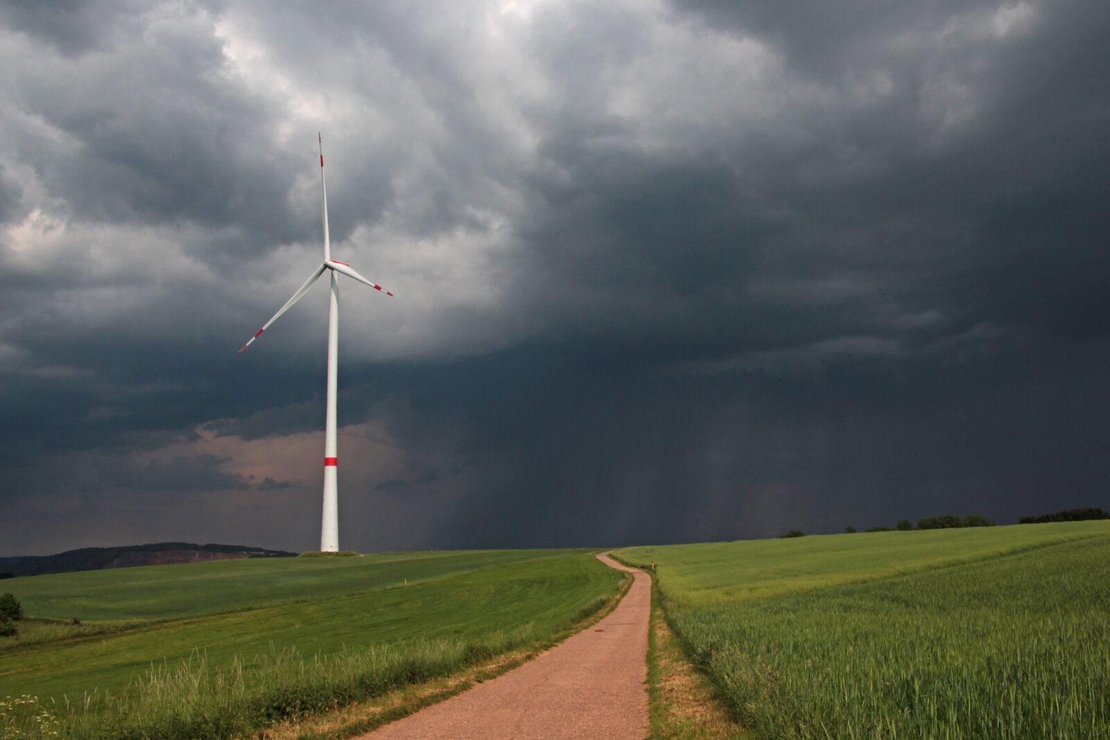 Canon EOS 700D (EOS Rebel T5i / EOS Kiss X7i) sample photo. Weather, thunderstorm, woken photography