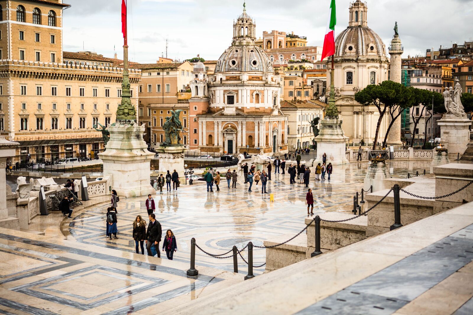 Canon EOS 5D Mark III sample photo. Rome, rain, street photography