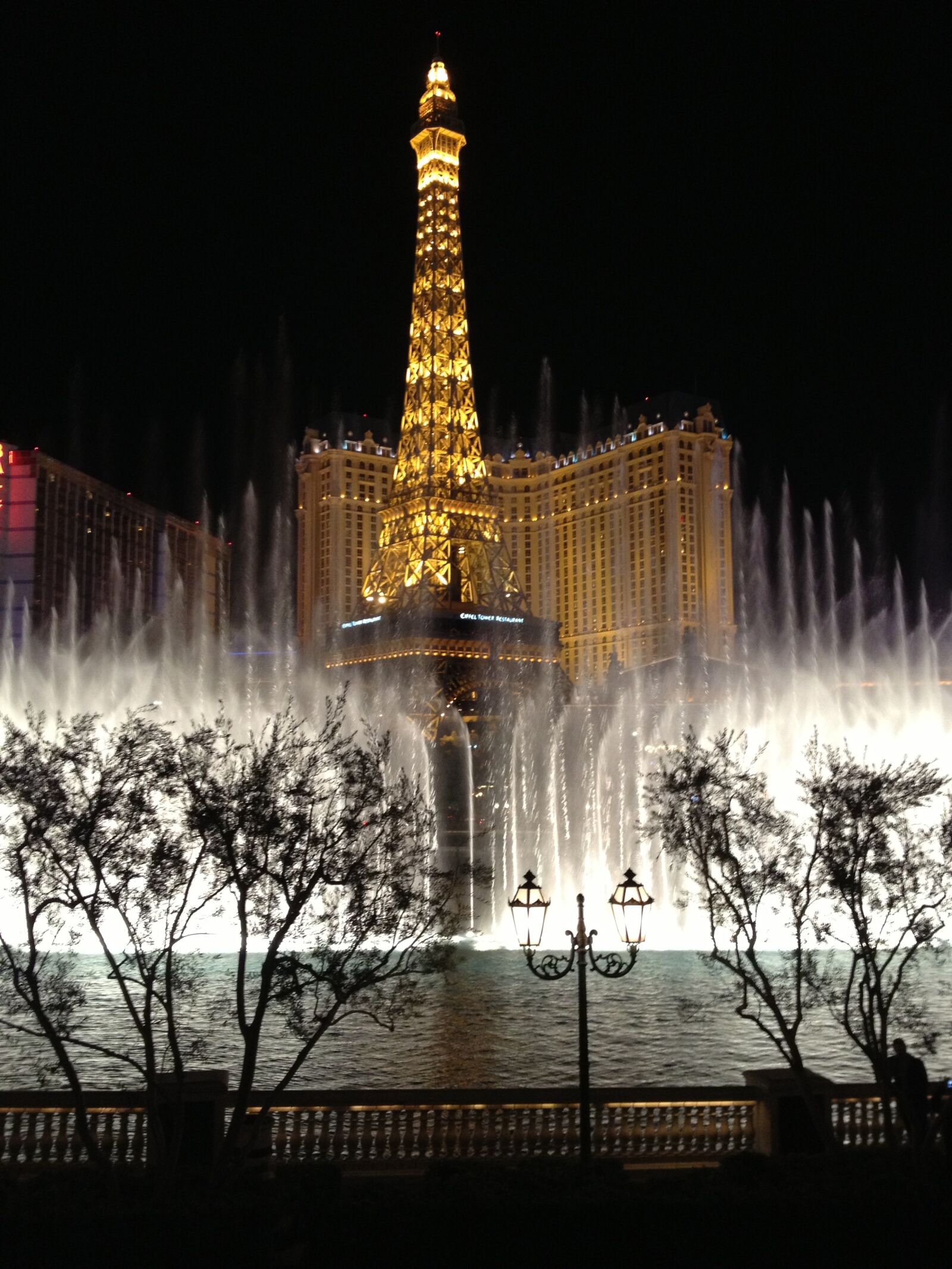 Apple iPhone 4S sample photo. Las vegas, bellagio, fountain photography