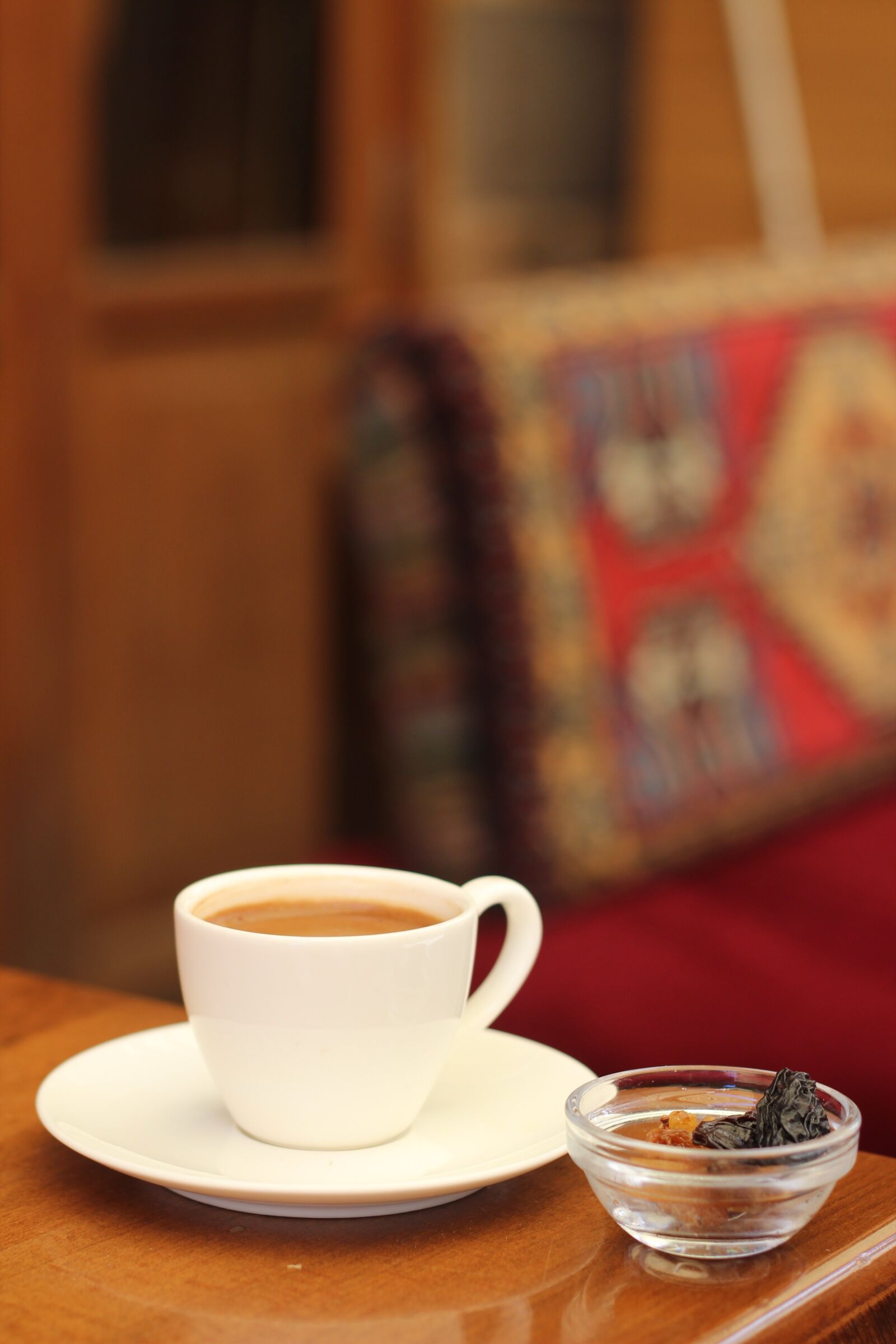 Canon EOS 600D (Rebel EOS T3i / EOS Kiss X5) + Canon EF 50mm F1.8 II sample photo. Coffee, old, on photography