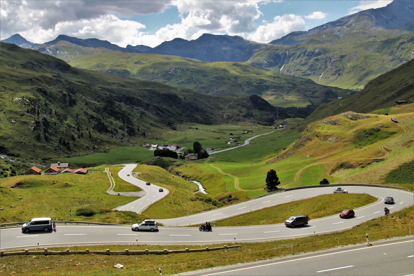 Canon EOS 80D sample photo. Julierpass, streamers, highway photography