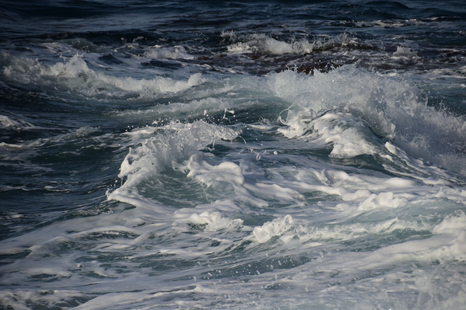 Nikon D5500 sample photo. Foam, sea, mallorca photography