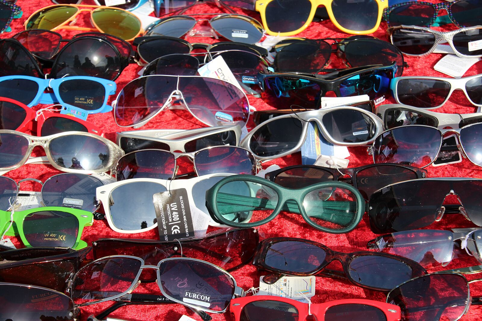 Canon EOS 1200D (EOS Rebel T5 / EOS Kiss X70 / EOS Hi) sample photo. Sunglasses, glasses, colorful photography