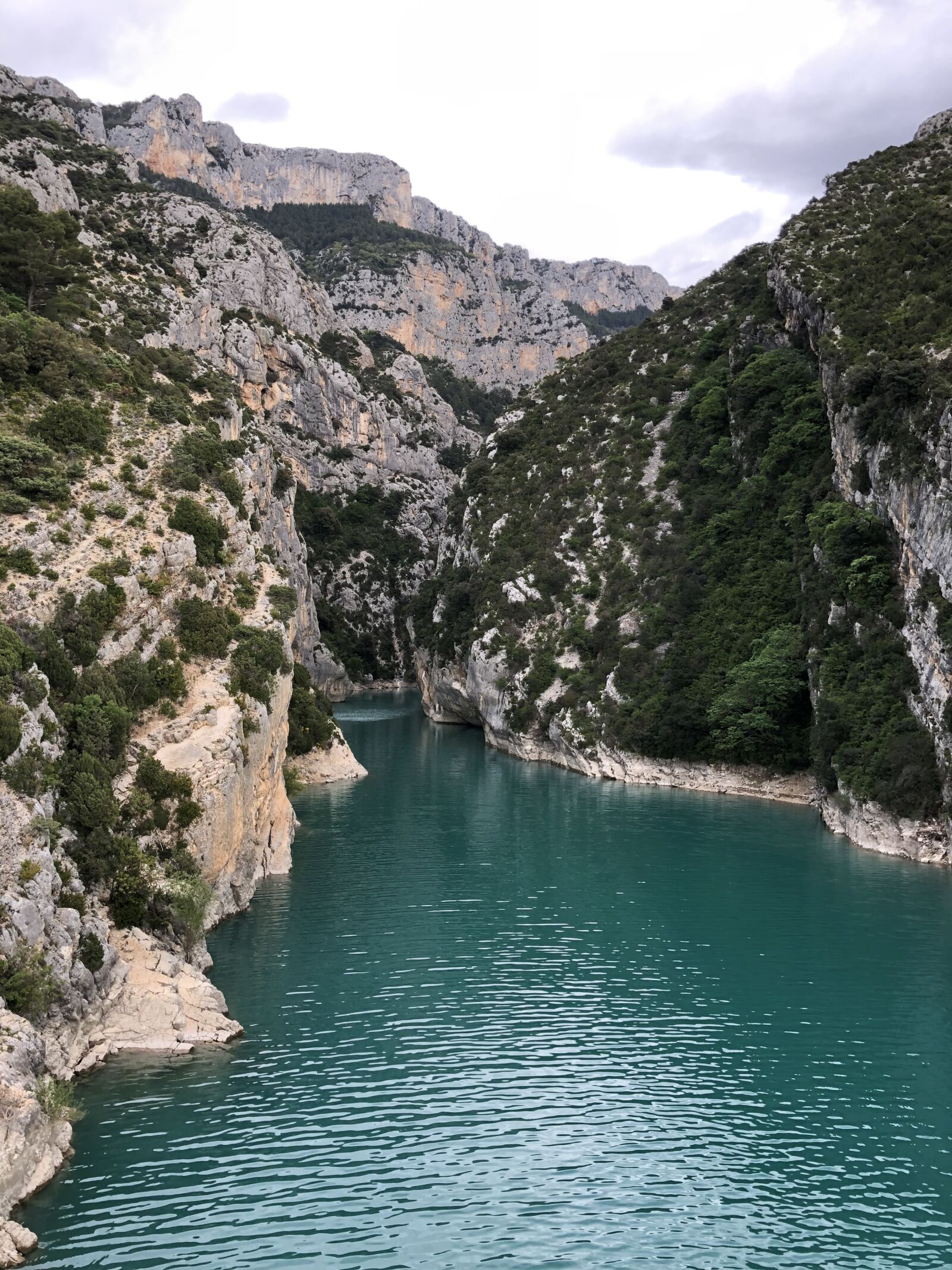 iPhone X back dual camera 4mm f/1.8 sample photo. Verdon, provence, water photography