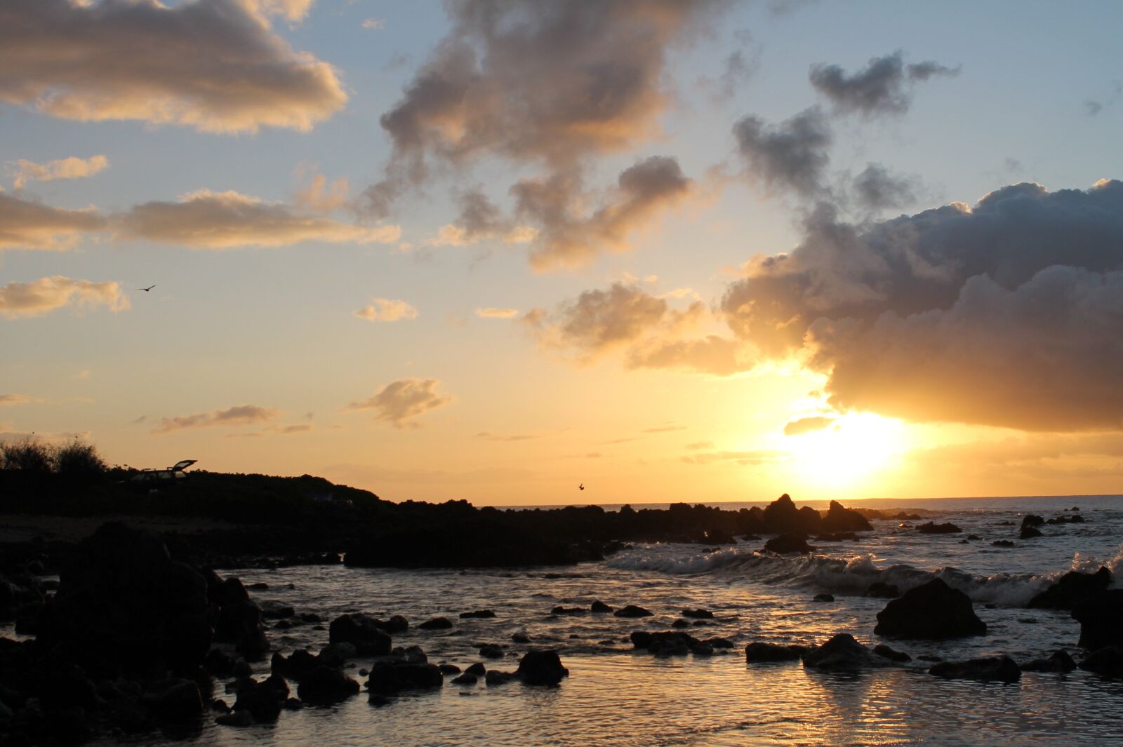 Canon EOS 1100D (EOS Rebel T3 / EOS Kiss X50) sample photo. Hawaii, sunrise, sandy beach photography