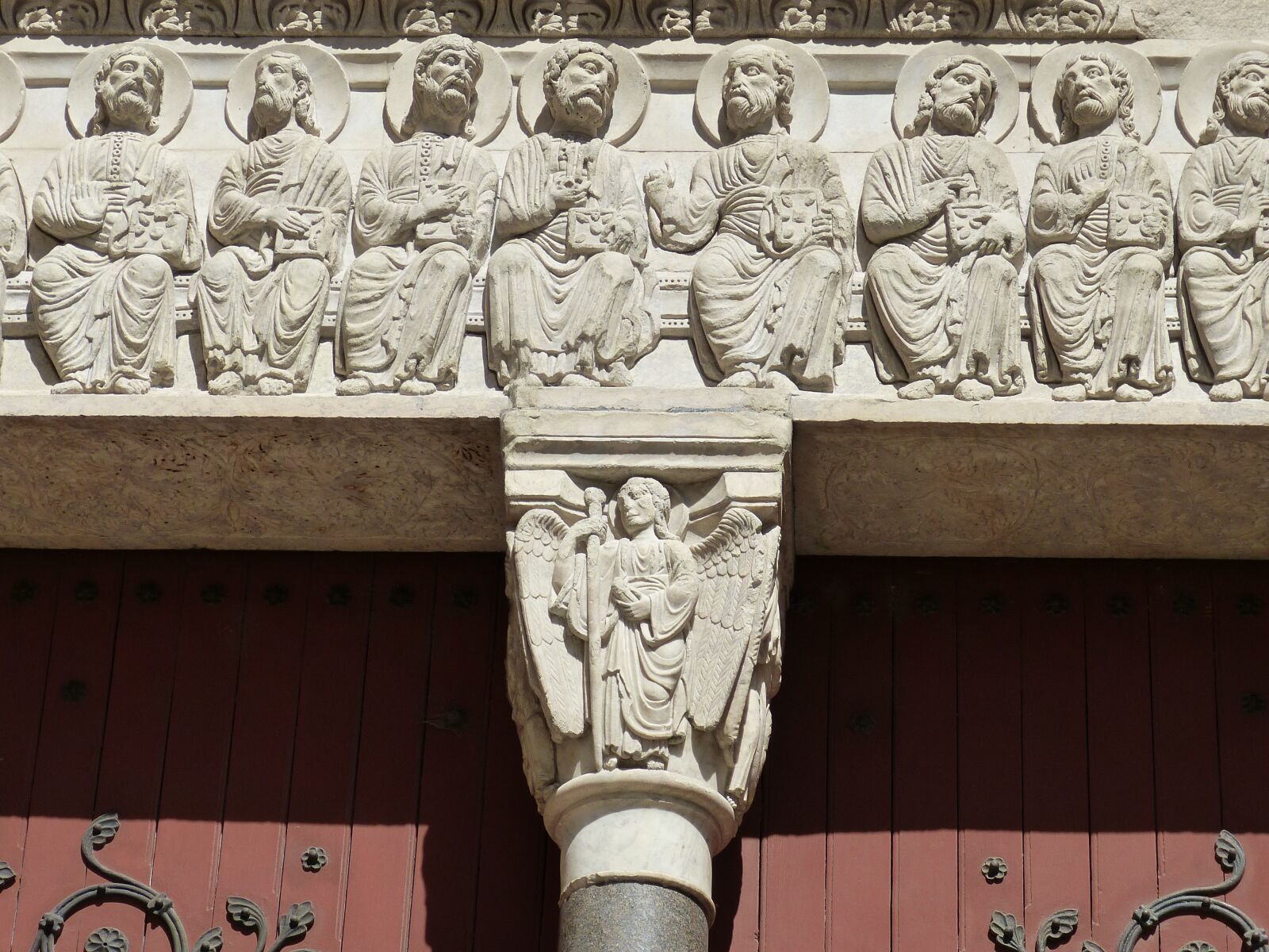 Panasonic Lumix DMC-FZ150 sample photo. Arles, cathedral, facade photography