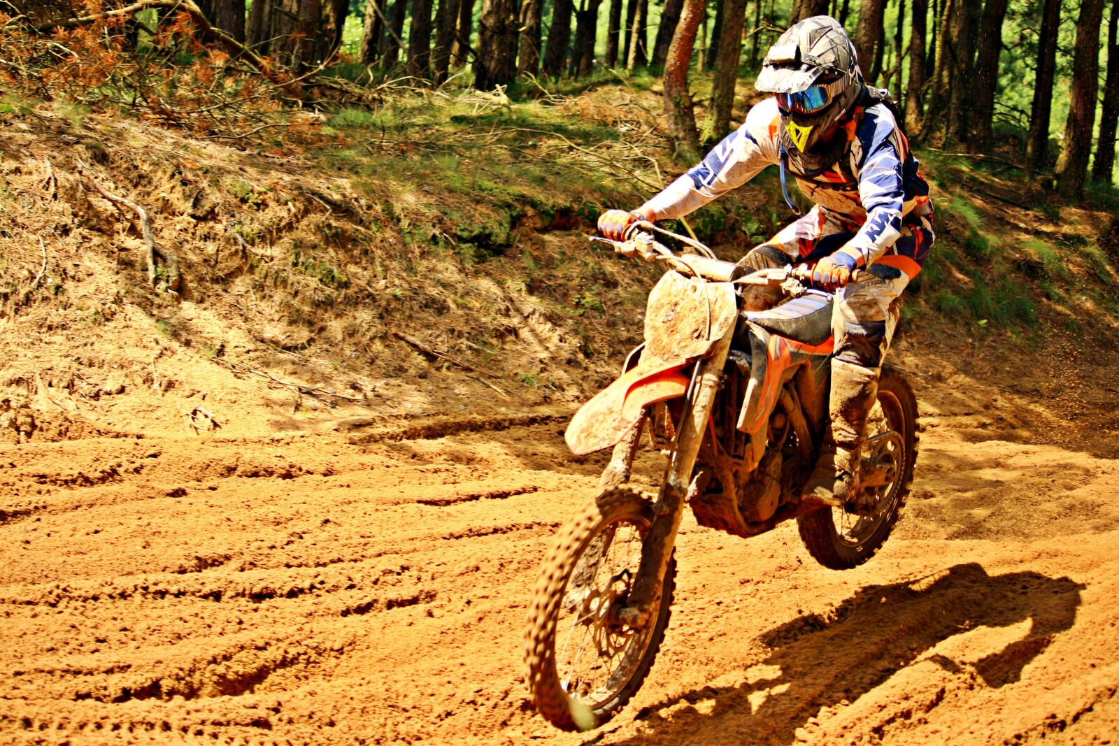 Canon EOS 100D (EOS Rebel SL1 / EOS Kiss X7) sample photo. Enduro, jump, motocross photography