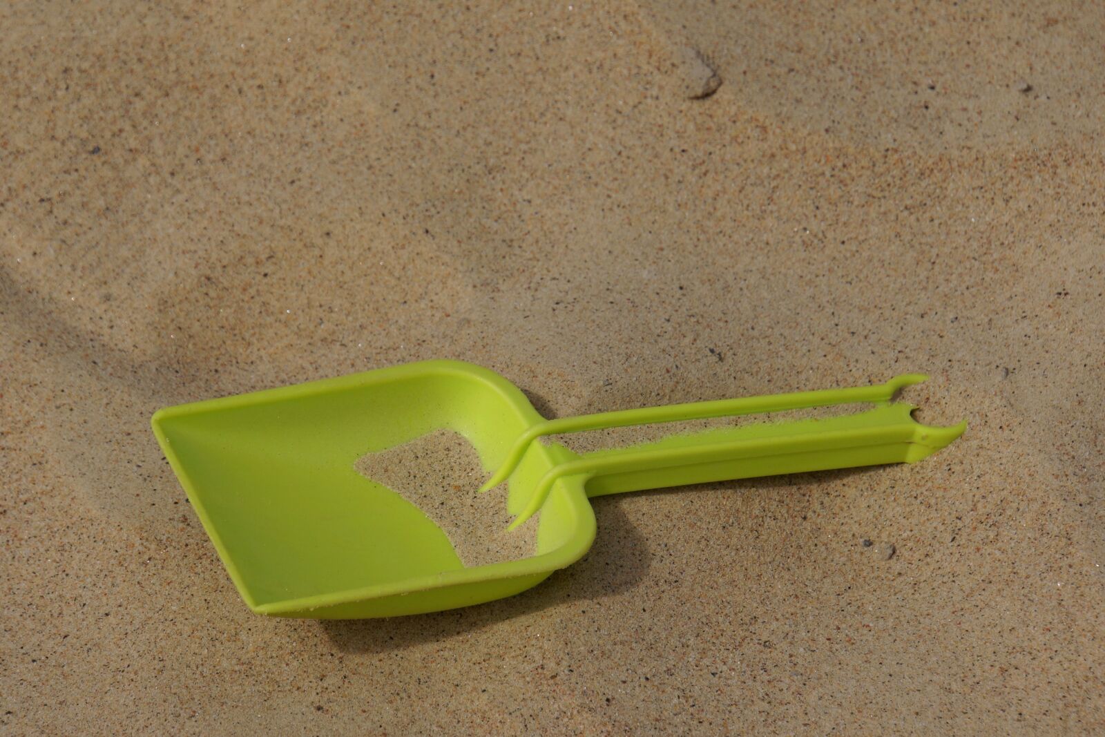 Sony Alpha NEX-7 sample photo. Sand shovel, the playground photography