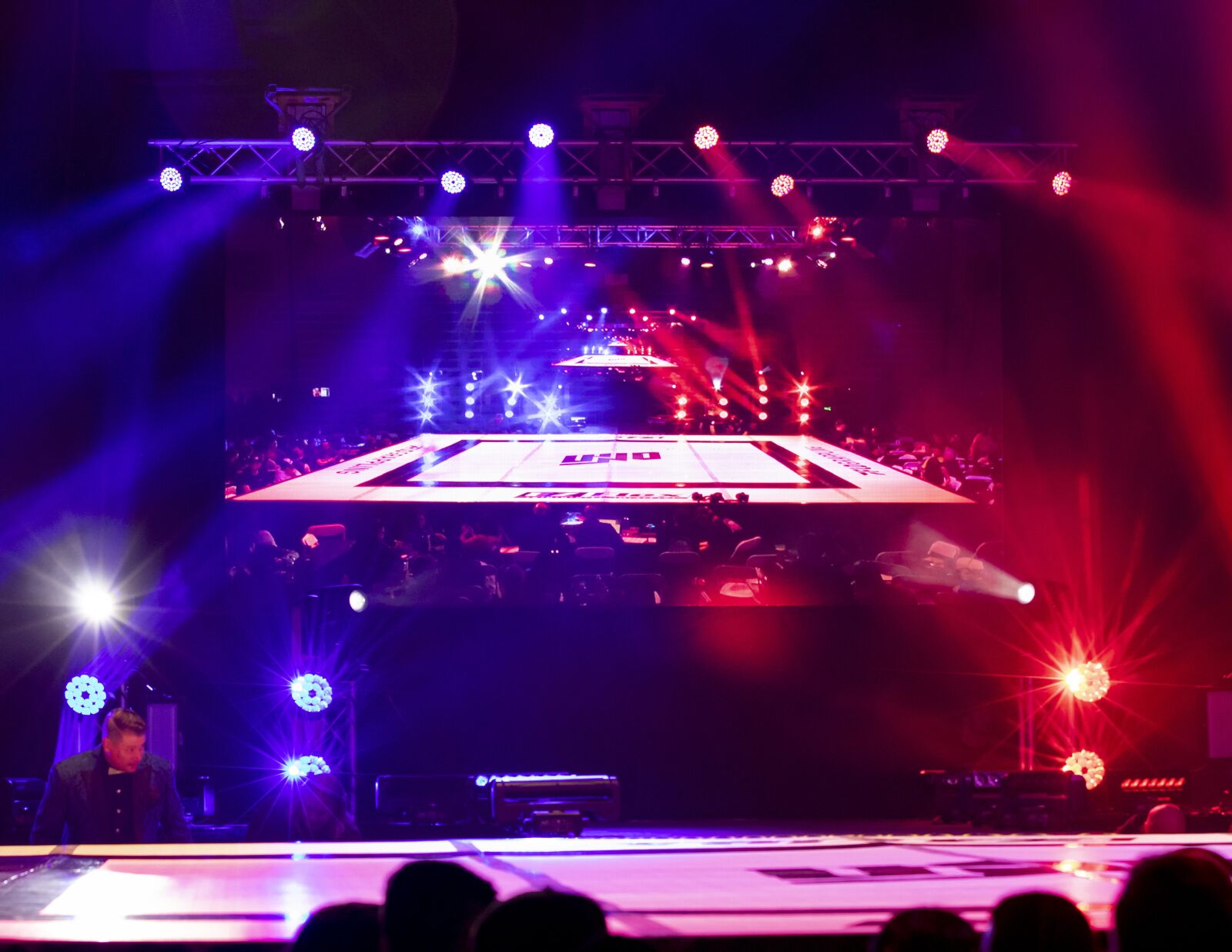 Canon EOS 7D Mark II sample photo. Stage, lights, music photography