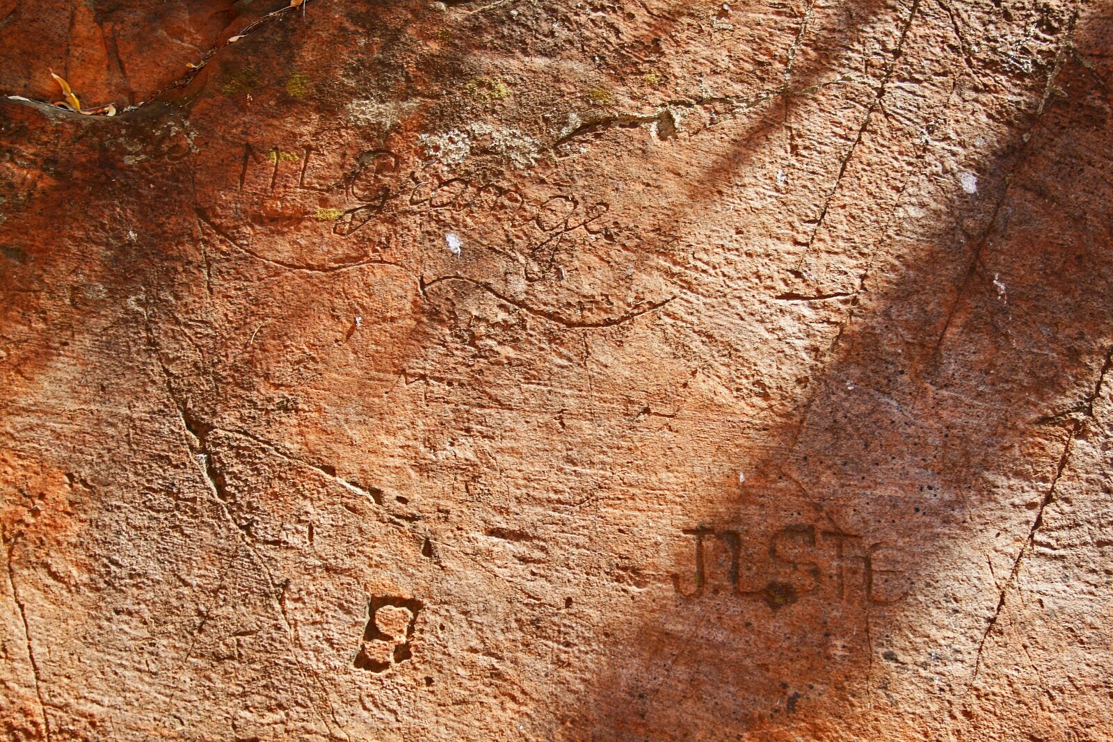 Canon EOS 400D (EOS Digital Rebel XTi / EOS Kiss Digital X) sample photo. Scribbling on rock, rock photography