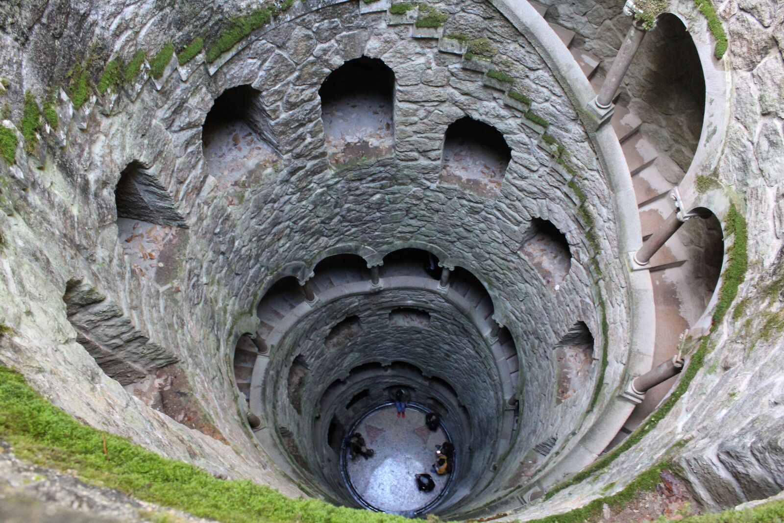Canon EOS 1300D (EOS Rebel T6 / EOS Kiss X80) sample photo. Architecture, sintra, farm regaleira photography