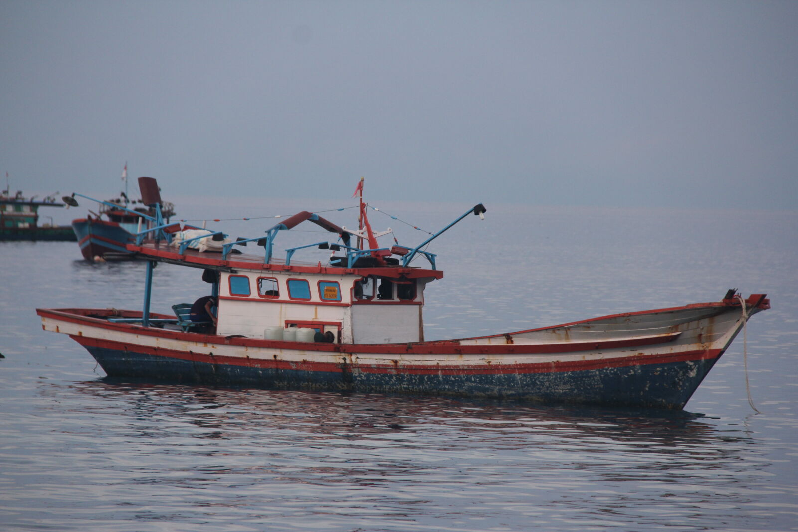 Canon EF-S 18-200mm F3.5-5.6 IS sample photo. Beach, boat, nias photography