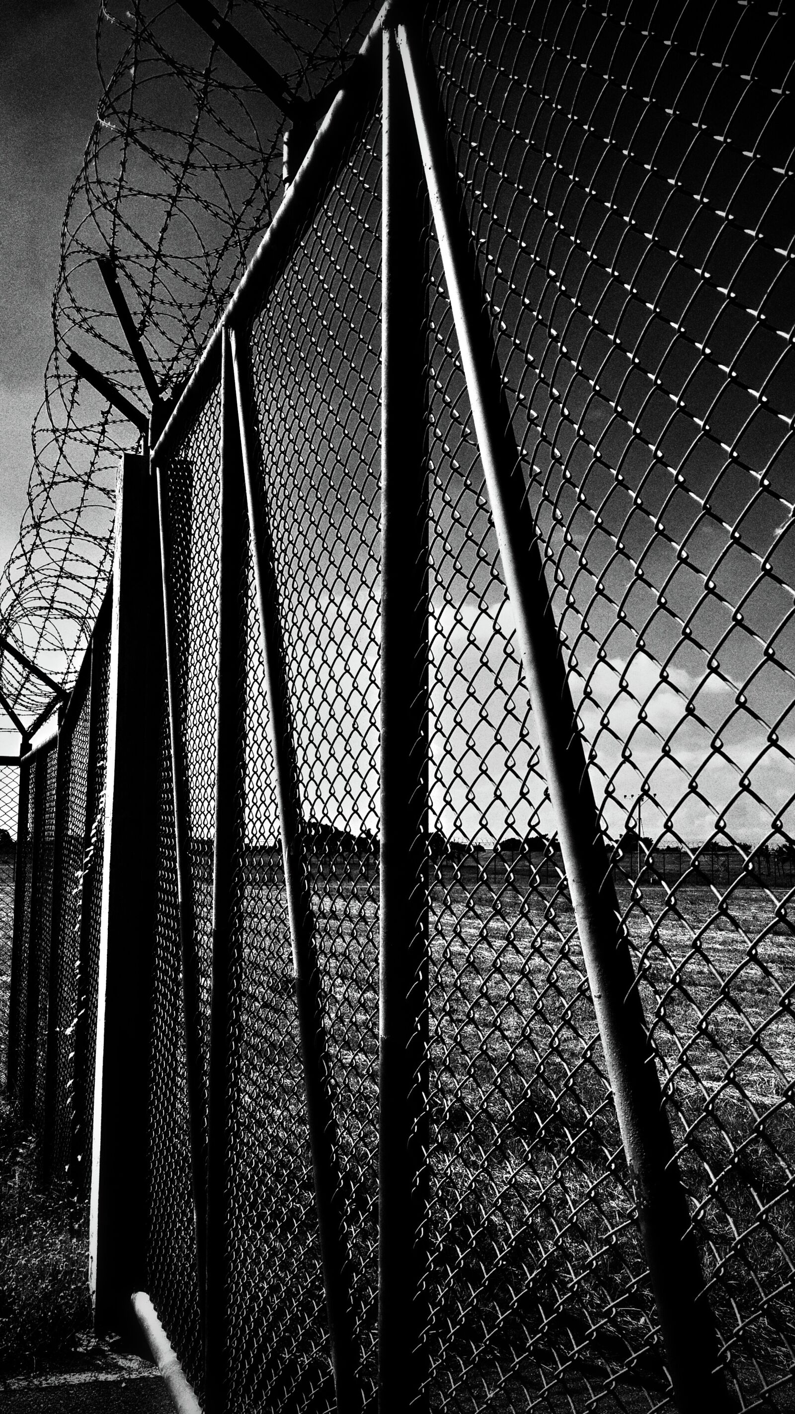 Samsung Galaxy S4 sample photo. Fence, outdoor, black and photography
