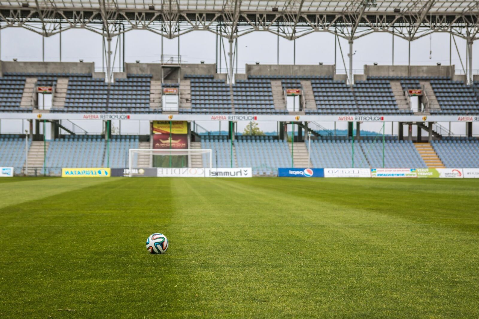Canon EOS 70D sample photo. Football, sport, grass, construction photography