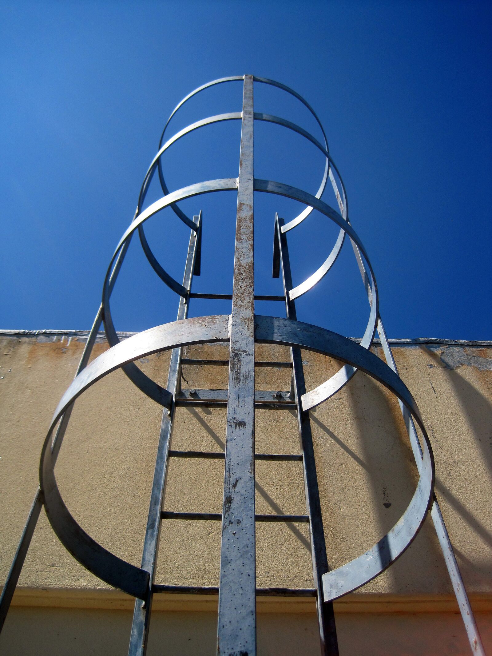 Canon PowerShot SD1200 IS (Digital IXUS 95 IS / IXY Digital 110 IS) sample photo. Metal stairs, stairs, upright photography