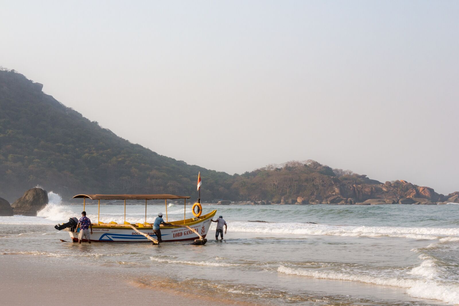 Canon EOS 70D sample photo. Boat, ocean, goa photography