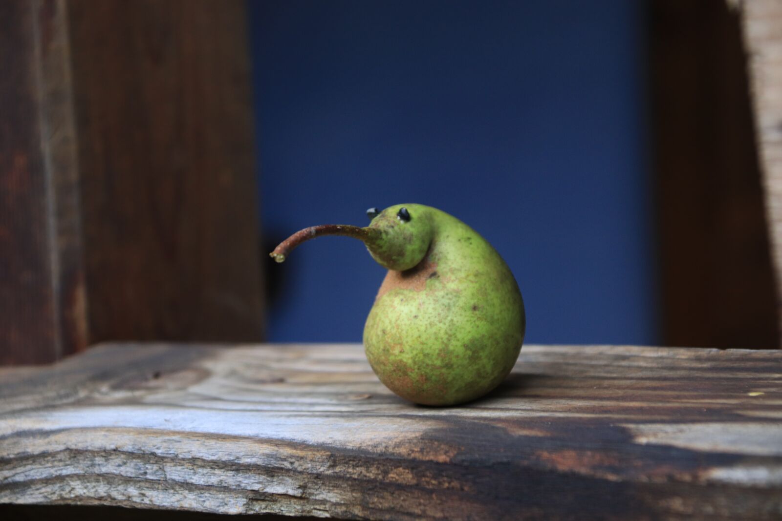 Canon EOS 77D (EOS 9000D / EOS 770D) + Canon TS-E 90mm F2.8 Tilt-Shift sample photo. Pear, face, funny photography
