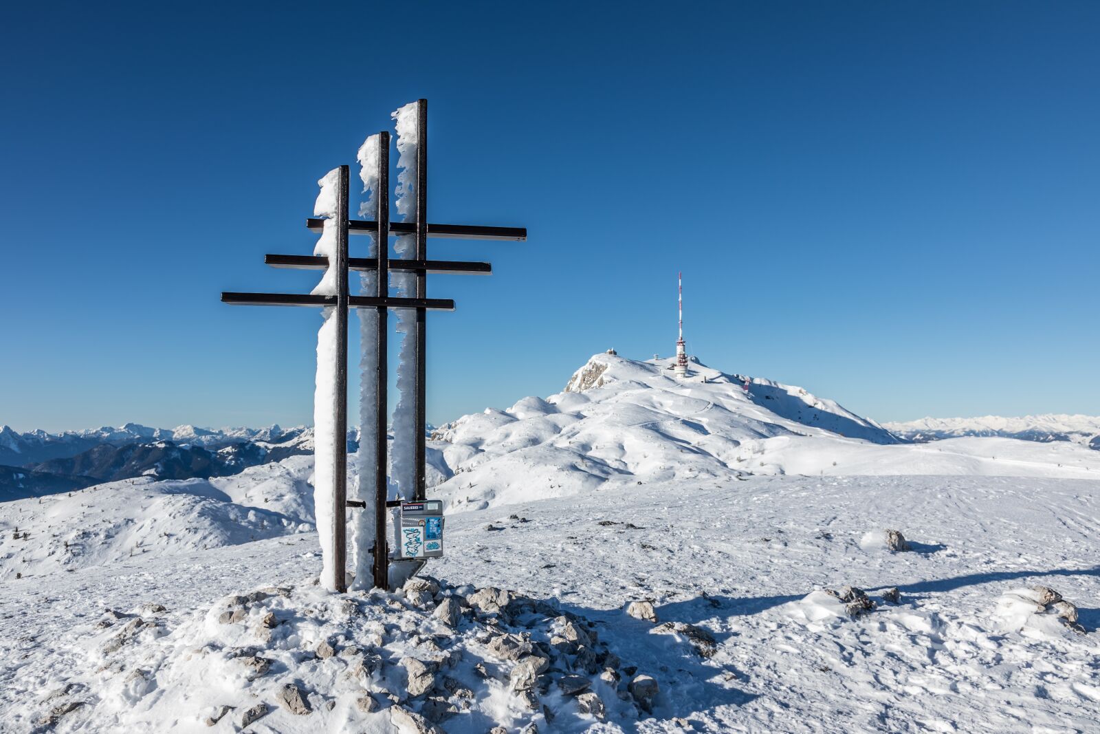 Canon EOS 5D Mark IV sample photo. Dobratsch, mountains, snow photography