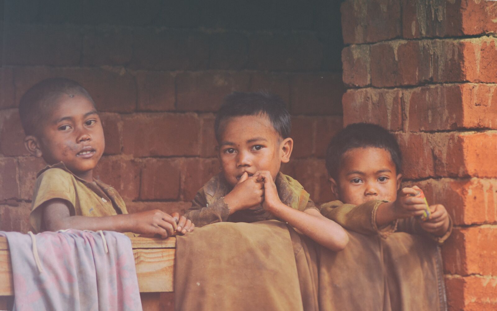 Nikon D5100 sample photo. Poverty, children, madagascar photography