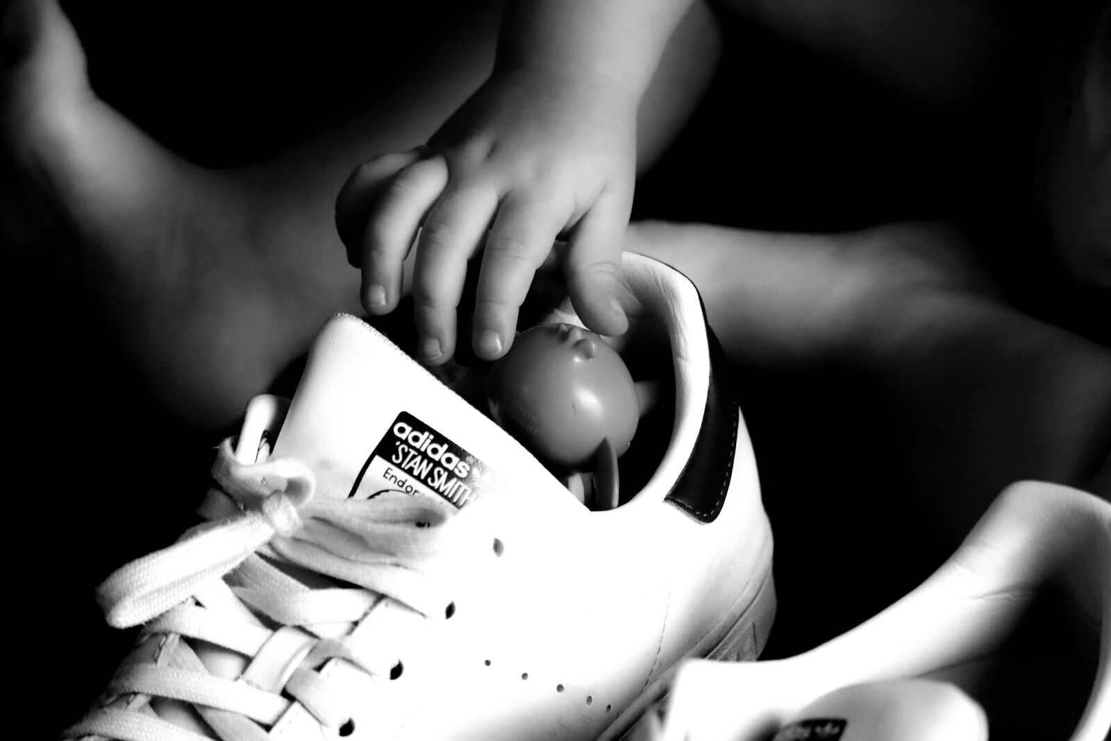 Canon EOS 90D sample photo. Dad's shoes, children's play photography