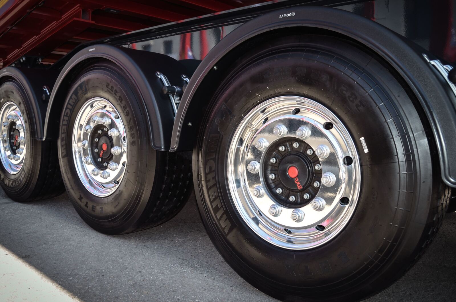 Nikon D5100 sample photo. Tire, truck, bolt, fender photography