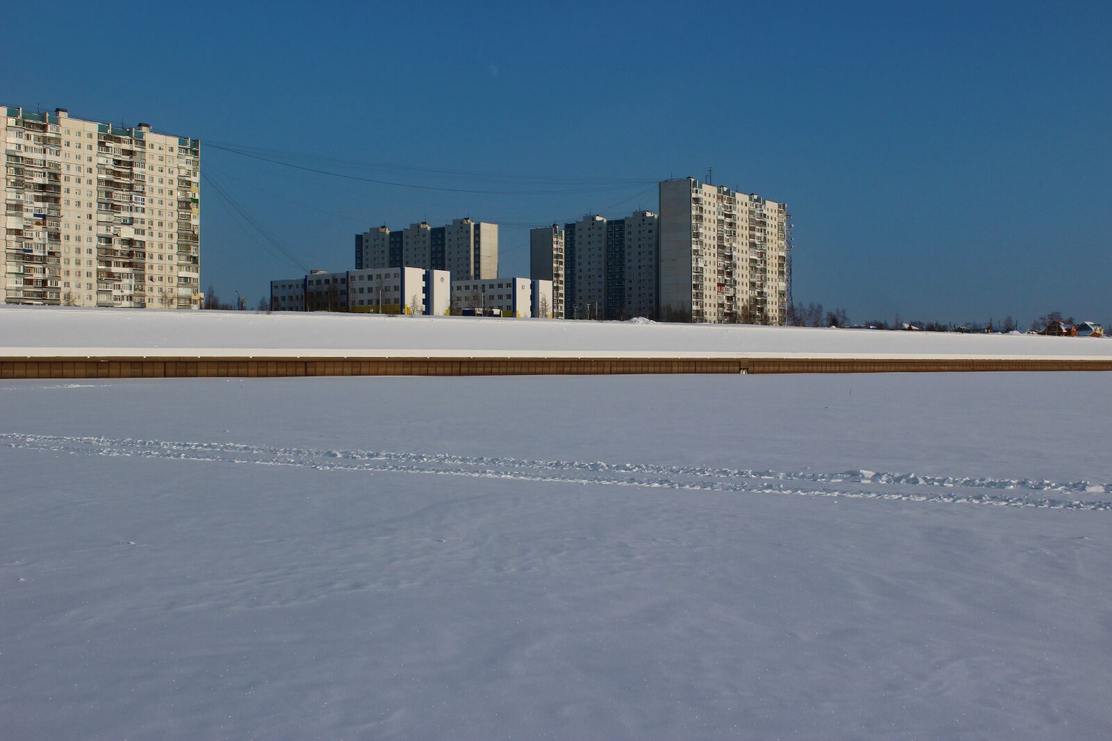 Canon EOS 100D (EOS Rebel SL1 / EOS Kiss X7) sample photo. Siberia, winter, quay photography
