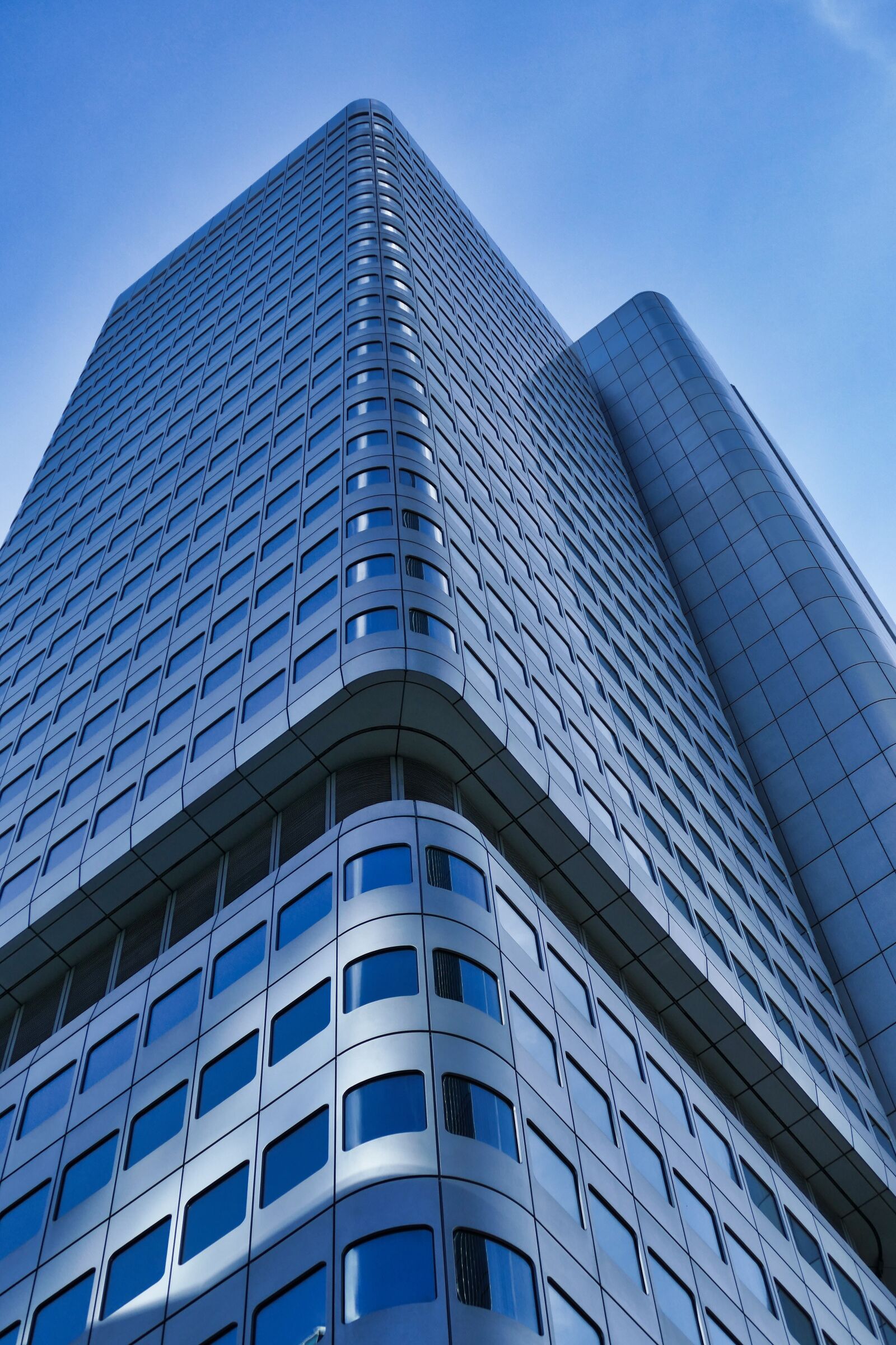 Panasonic Lumix DMC-FZ1000 sample photo. Skyscraper, facade, architecture photography