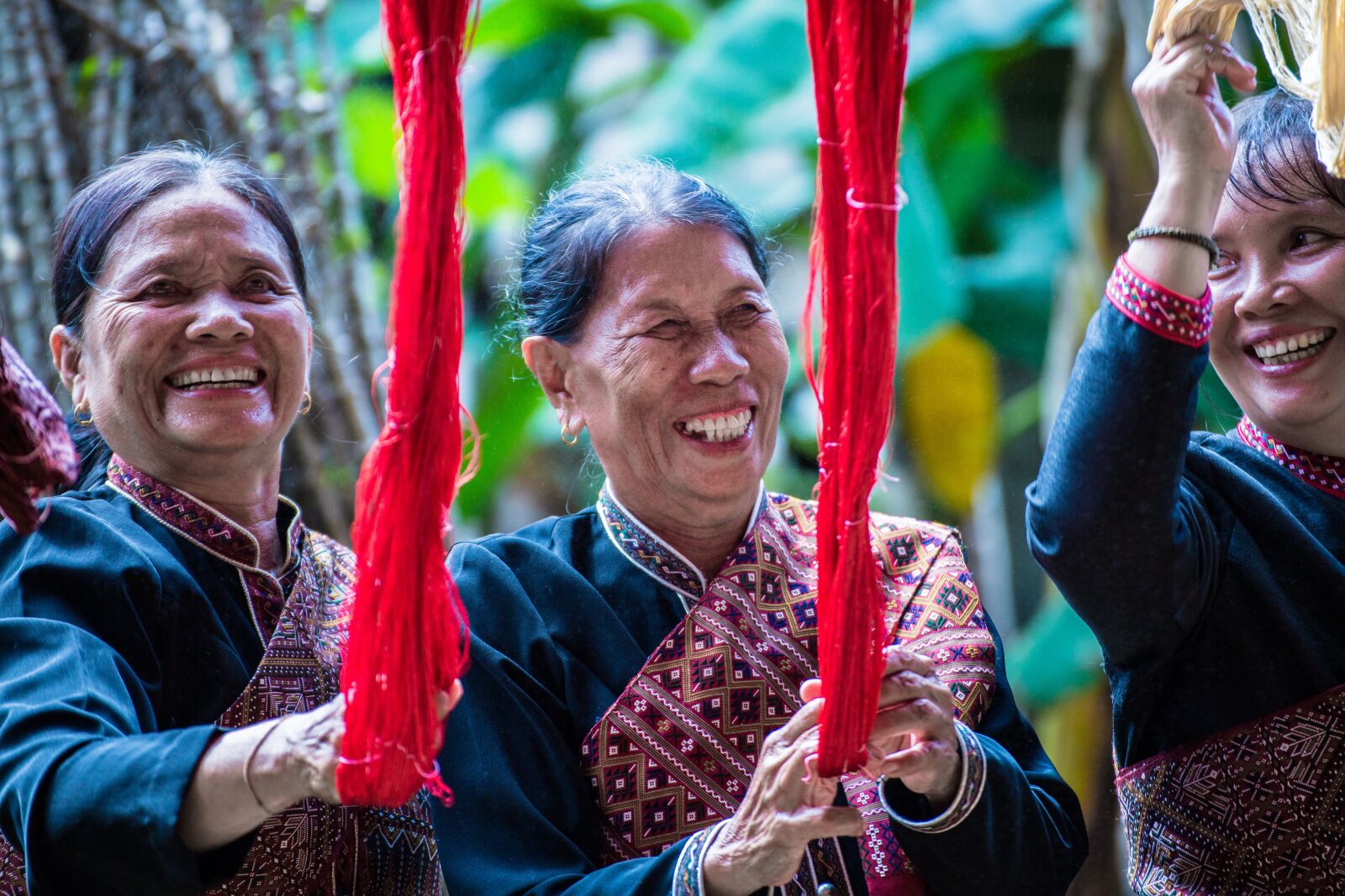 Canon EOS 5D Mark III sample photo. Dyed silk, kalasin, thailand photography