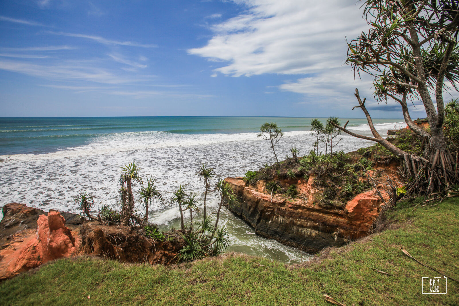 Canon EOS 5D Mark II + Canon EF 16-35mm F2.8L USM sample photo. Beach, cliff, indonesia, ocean photography