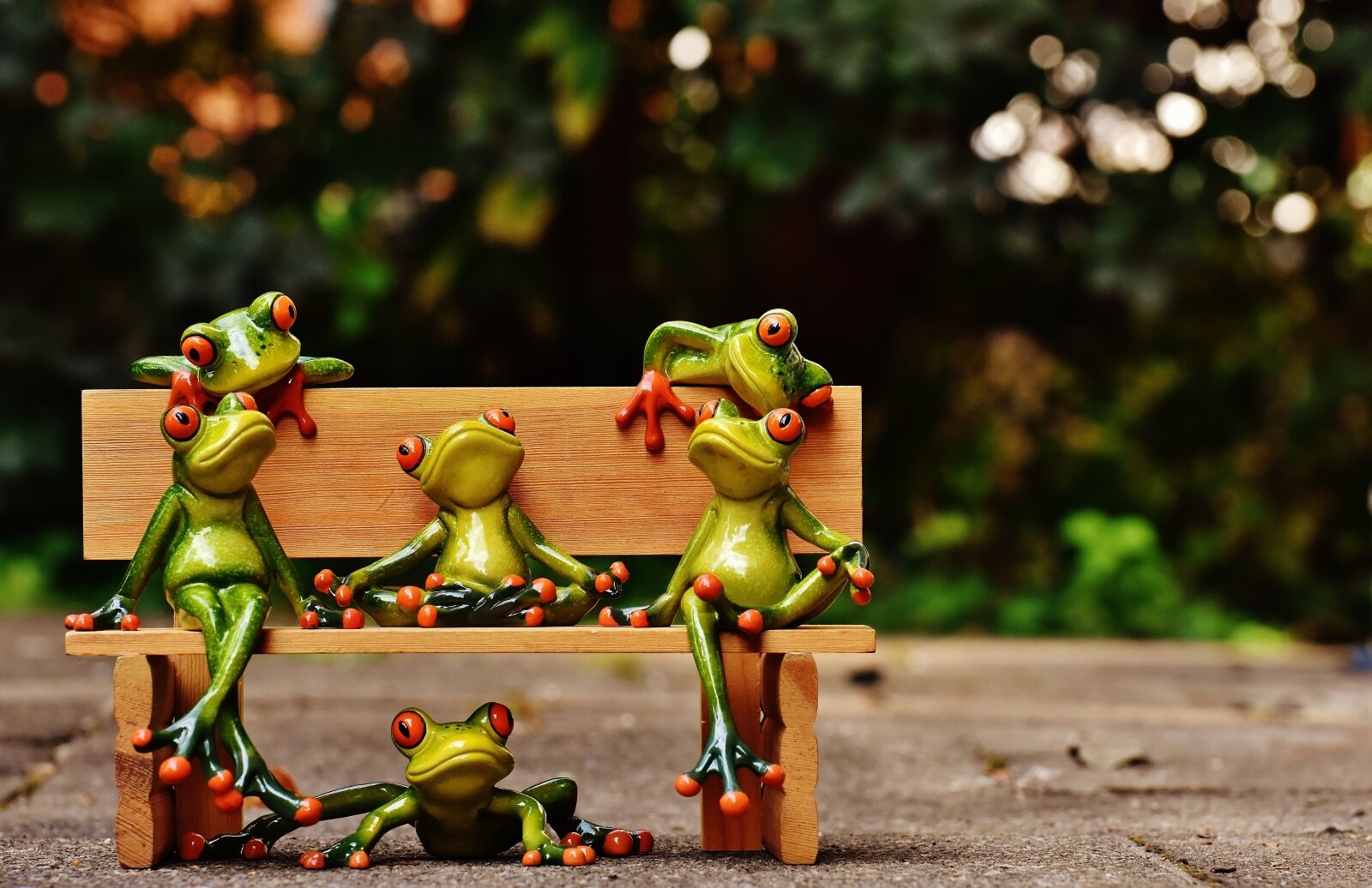 Nikon D7200 sample photo. Frogs, sociable, bank photography