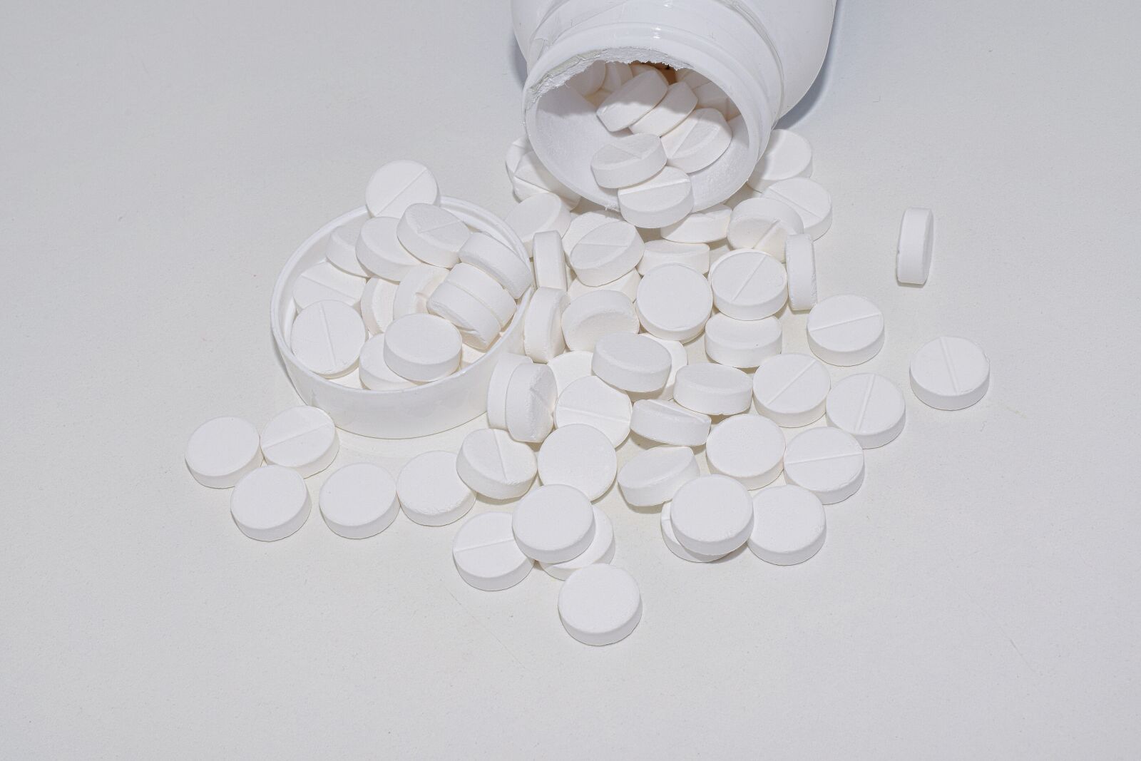 Nikon D5300 sample photo. Tablets, magnesium, nutrient additives photography