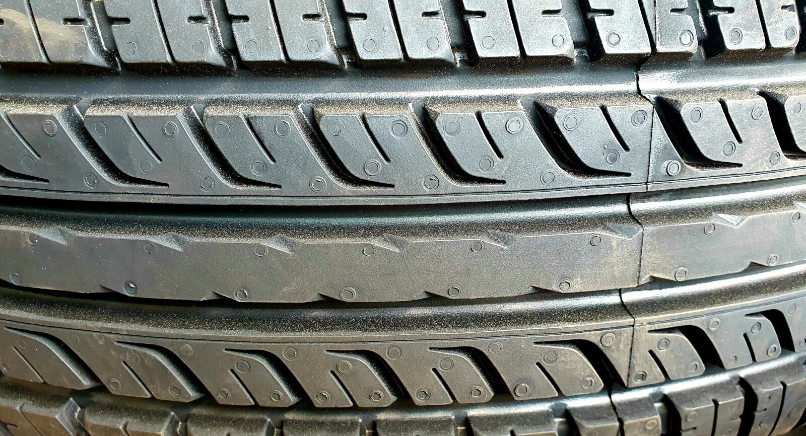 Samsung Galaxy S10e sample photo. Rubber, wheel photography