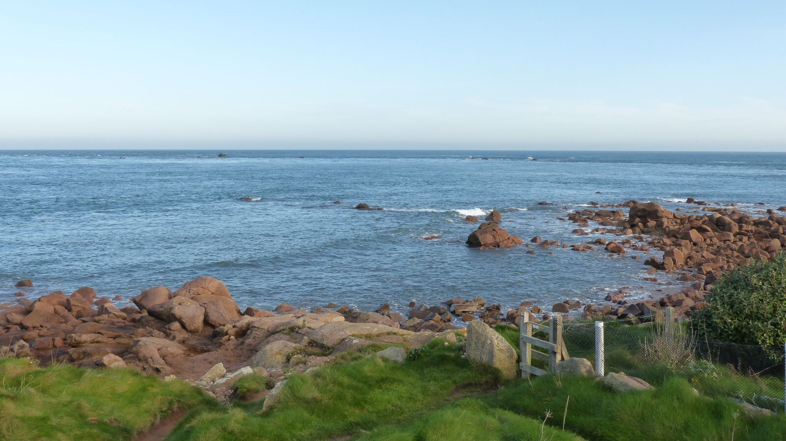 Panasonic Lumix DMC-FZ200 sample photo. View to the sea photography
