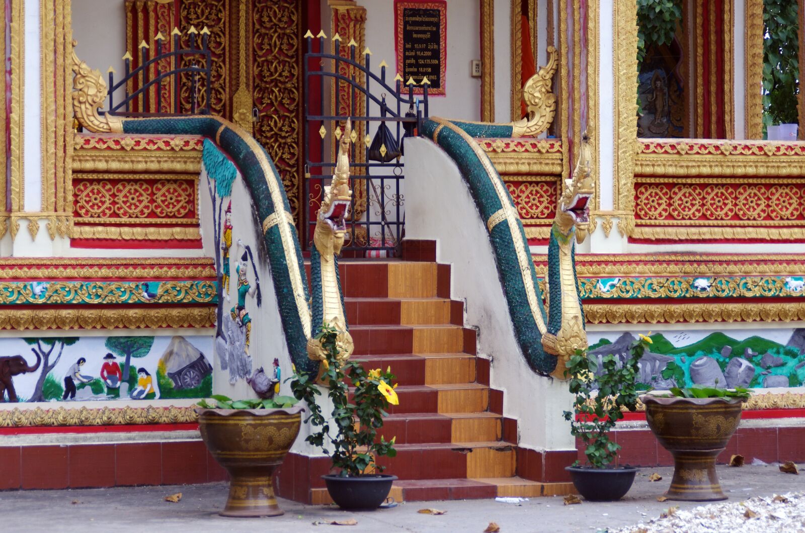 Pentax K-5 sample photo. Laos, temple, entry photography