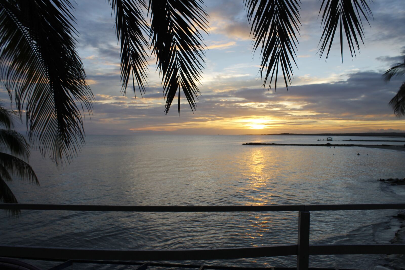 Canon EOS 1100D (EOS Rebel T3 / EOS Kiss X50) sample photo. Beach, sunset, ocean photography