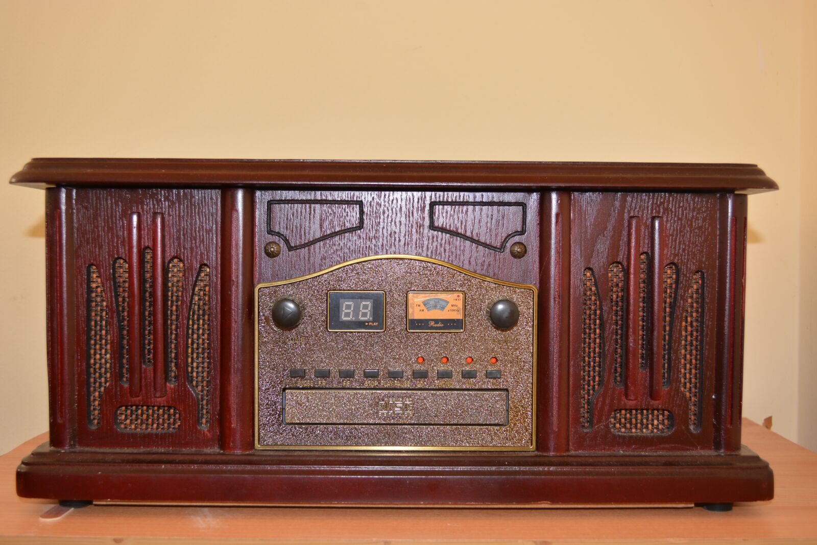 Nikon D5200 sample photo. Radio, retro, vintage photography